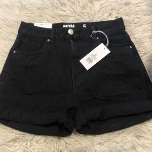 HIGHWAISTED MOM JEAN SHORT! SIZE 5